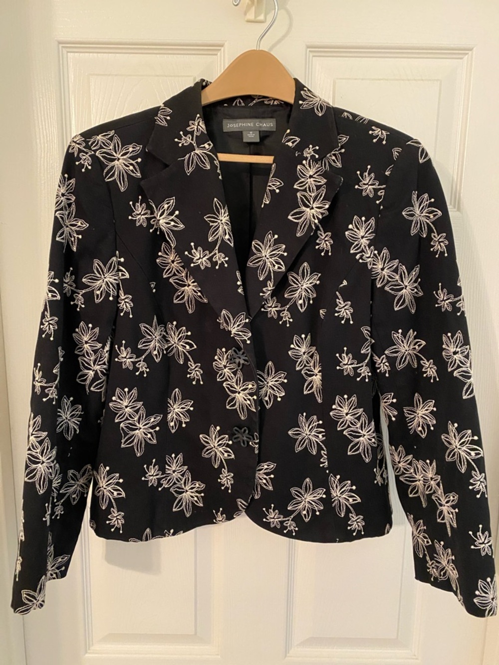 Josephine Chaus Black Blazer with White Floral Embroidery Never Worn